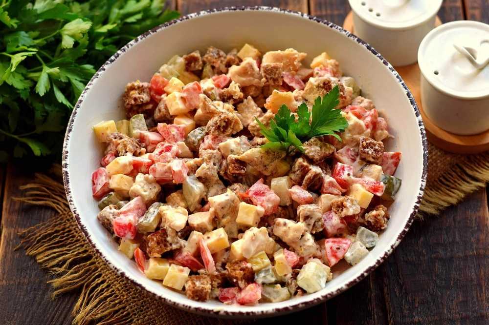 Салат с кириешками и фасолью: лучшие рецепты с пошаговыми инструкциями и фото