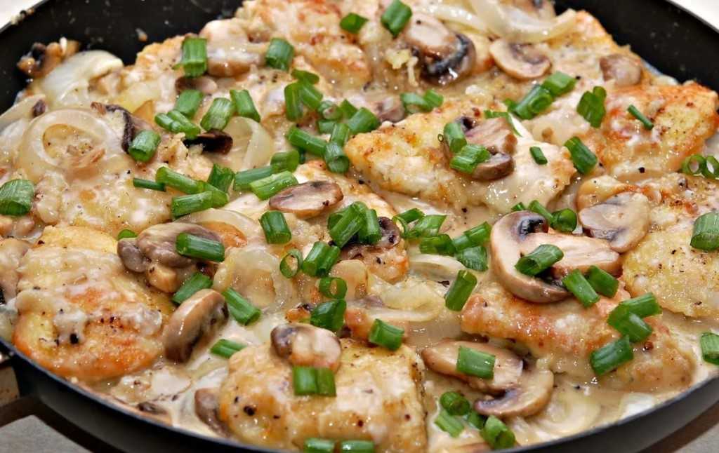 Курица с грибами в сливочном соусе на сковороде: 10 рецептов приготовления