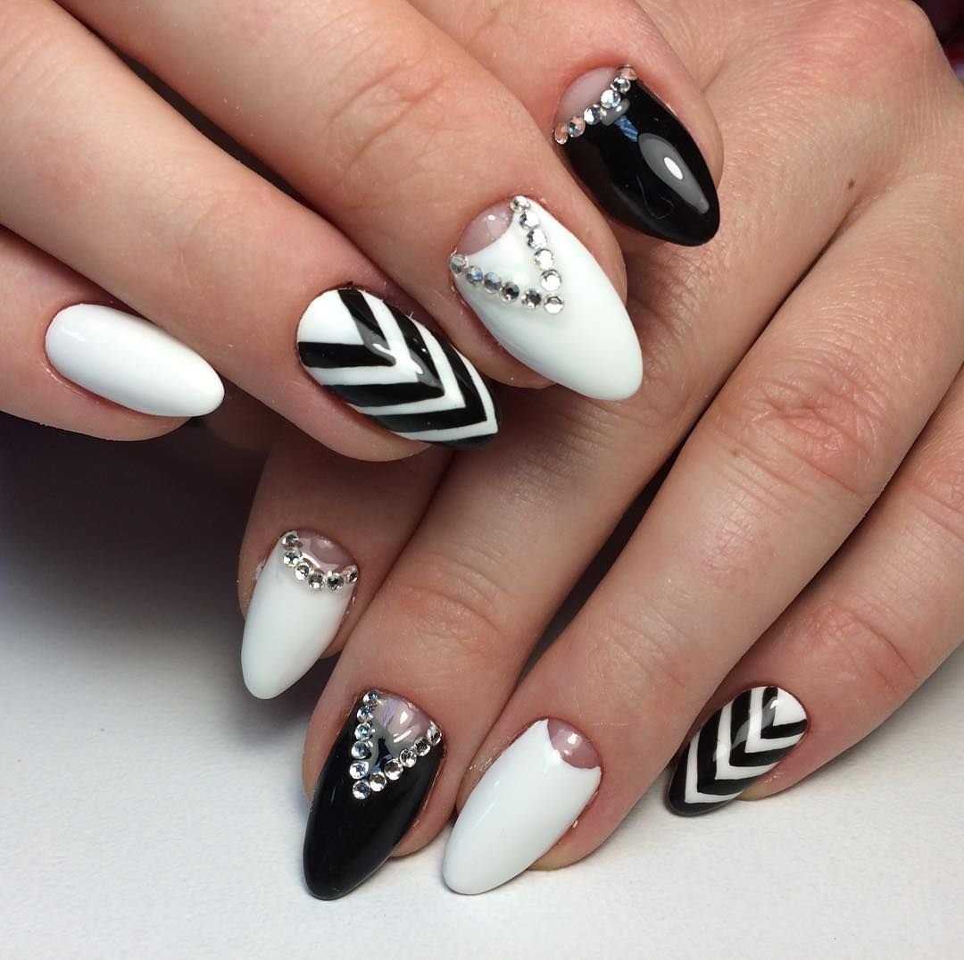 Красивые ногти черно белые