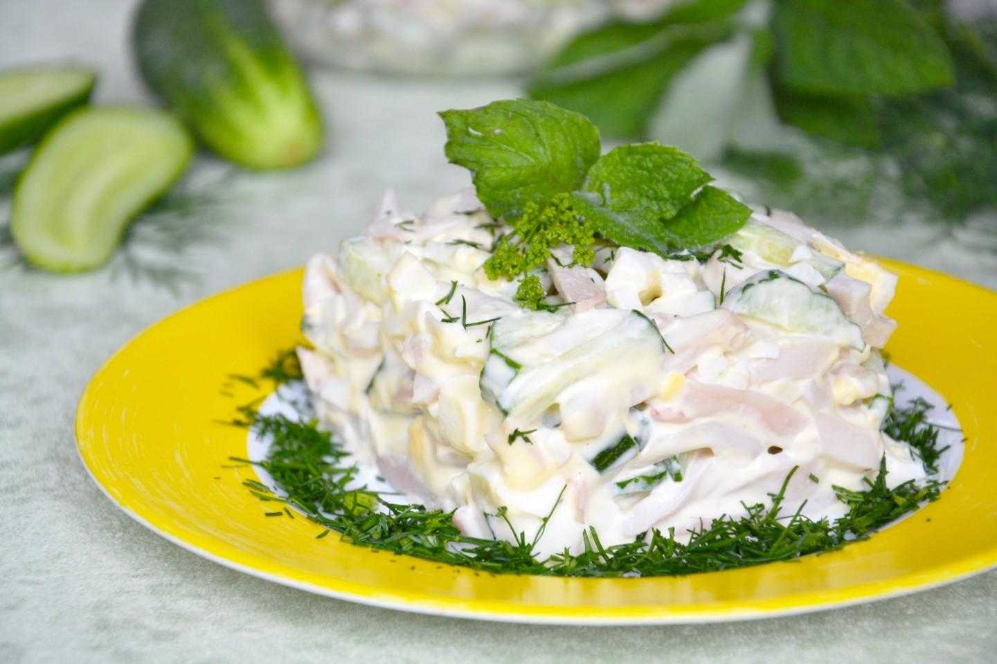 Салат с кальмарами - самые вкусные и простые рецепты салата из кальмаров