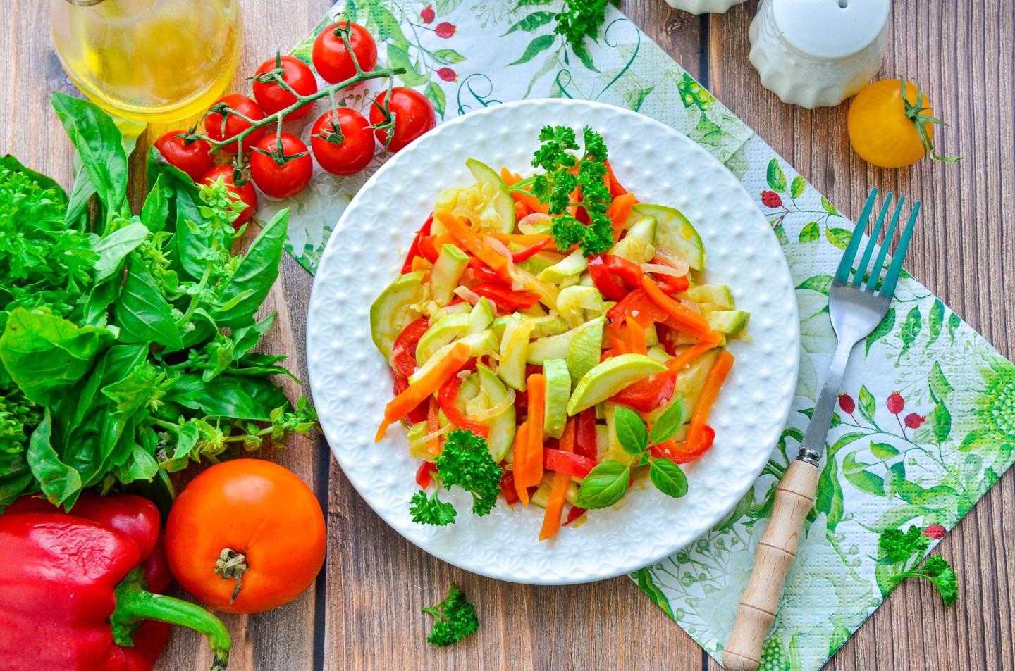 Греческий салат с листьями салата: 6 простых классических рецептов