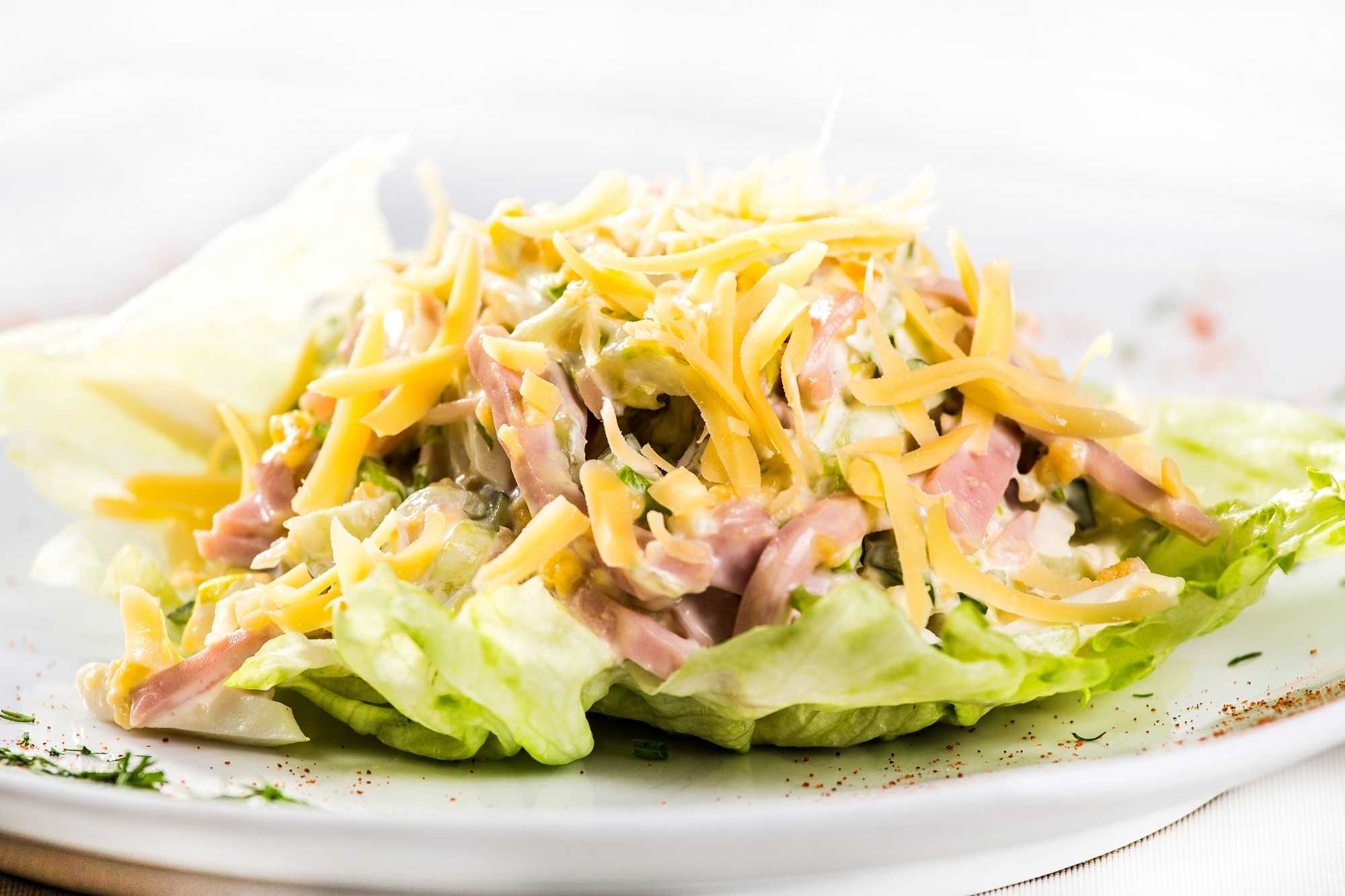 Салат с ветчиной и сыром и огурцами – микс лучших ингредиентов: рецепт с фото и видео