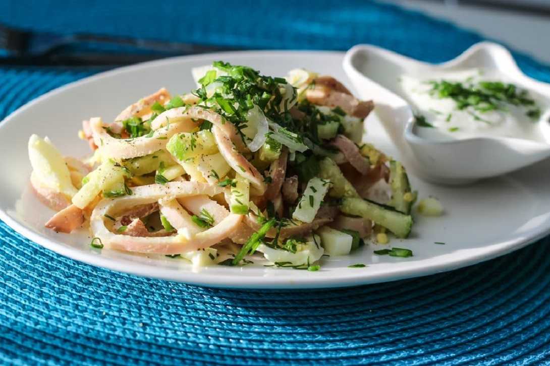 Салат из кальмаров: топ-10 очень вкусных рецептов