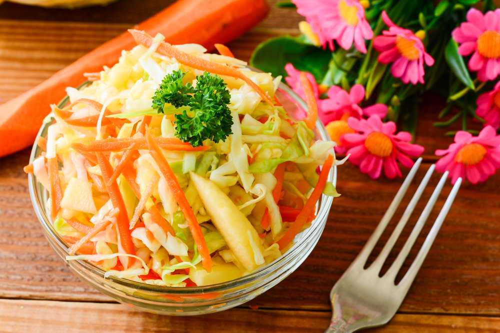 Салаты из свежей капусты — 17 простых и очень вкусных рецептов