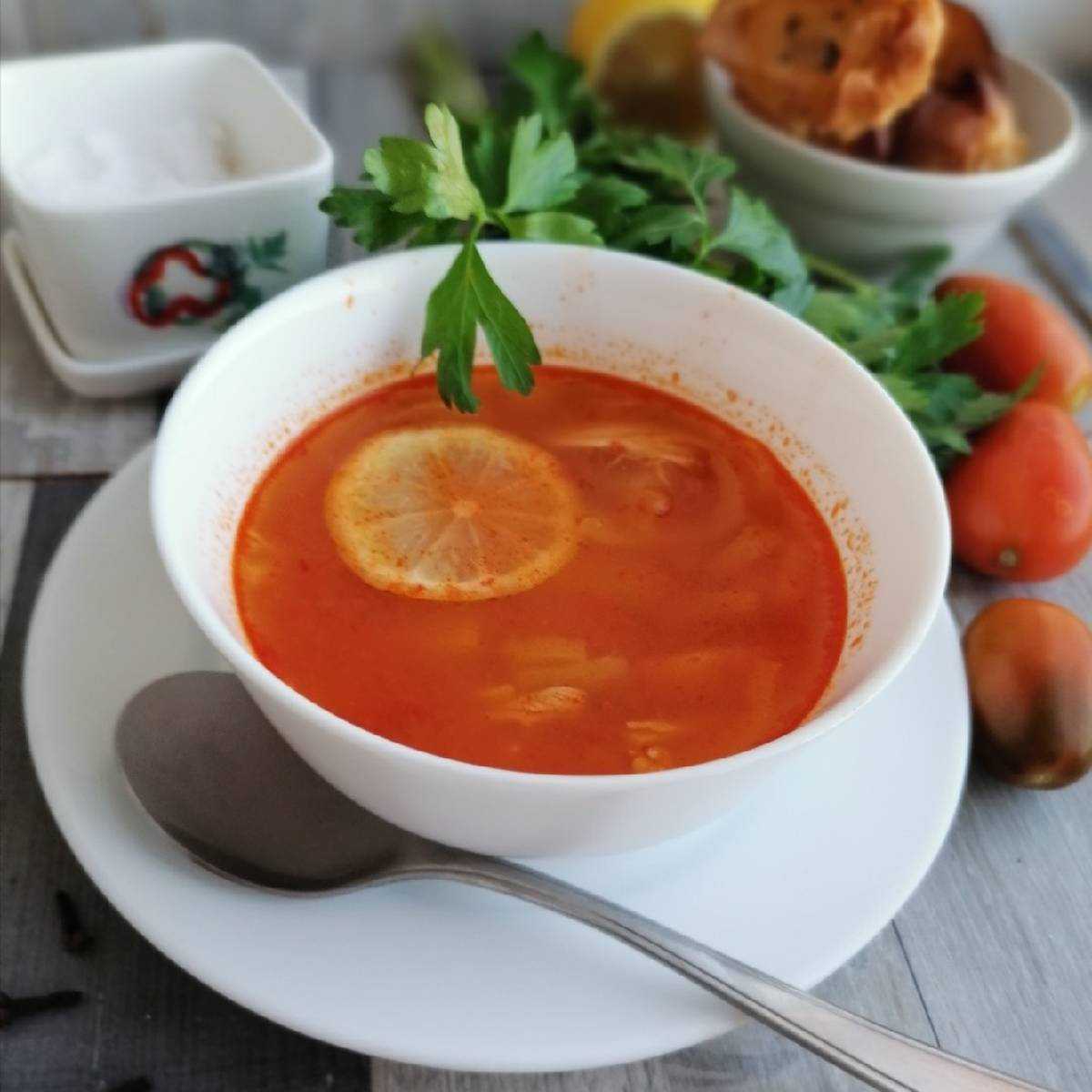 Рецепты томатного супа с говядиной. Томатный суп с фрикадельками. Острый томатный суп. Томатный суп пюре. Томатный бульон.