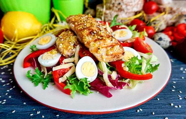 Салат с курицей и огурцами – 10 вкусных рецептов