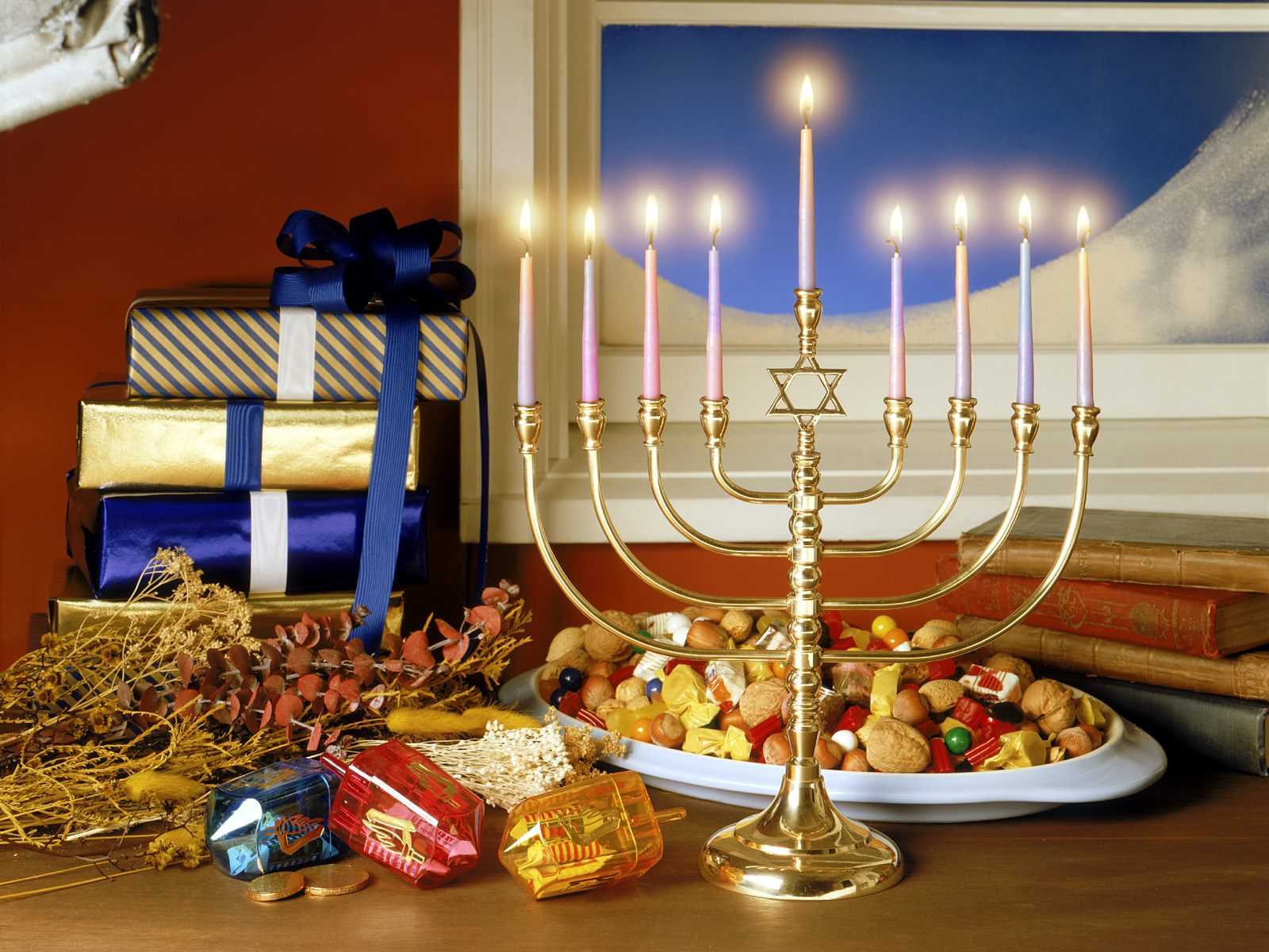 Ханука - еврейский праздник света и зажжённых свечей
