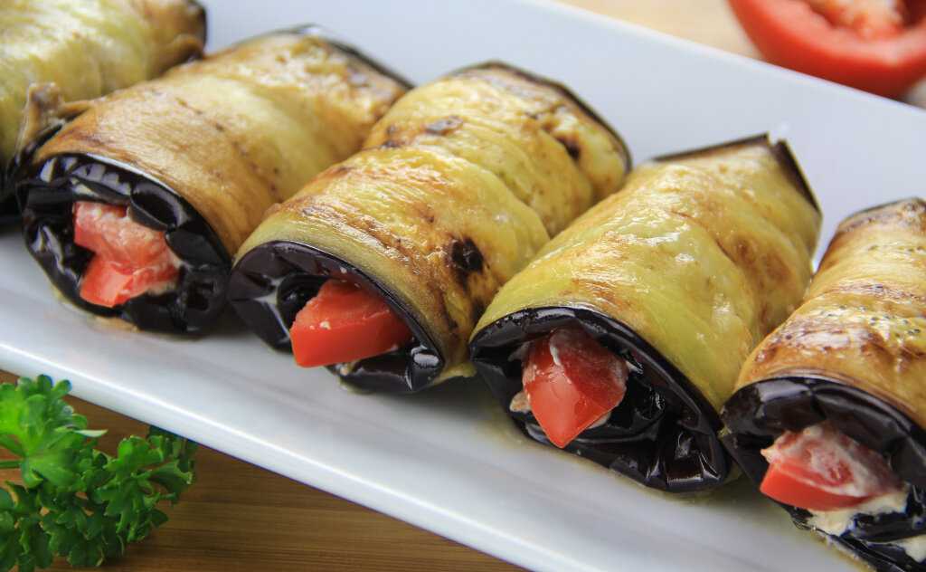 Баклажаны с помидорами и чесноком, жареные на сковороде - 8 рецептов с пошаговыми фото