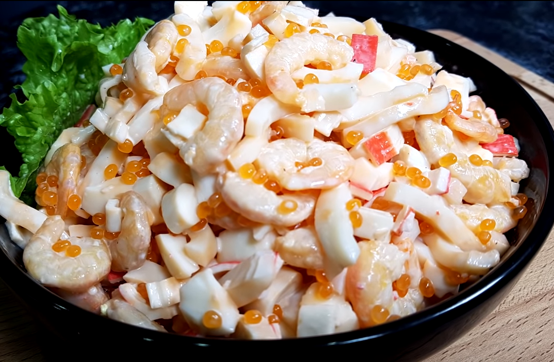 Самые вкусные салаты с кальмарами: 10 лучших пошаговых рецептов, которые вы сможете достаточно просто приготовить у себя дома