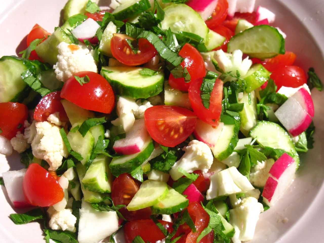 10 самых вкусных салатов из огурцов на зиму - домашний ресторан