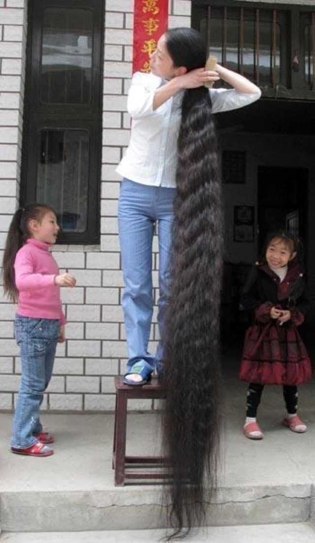 Топ-10 людей с самыми длинными волосами в мире: фото, рекорды