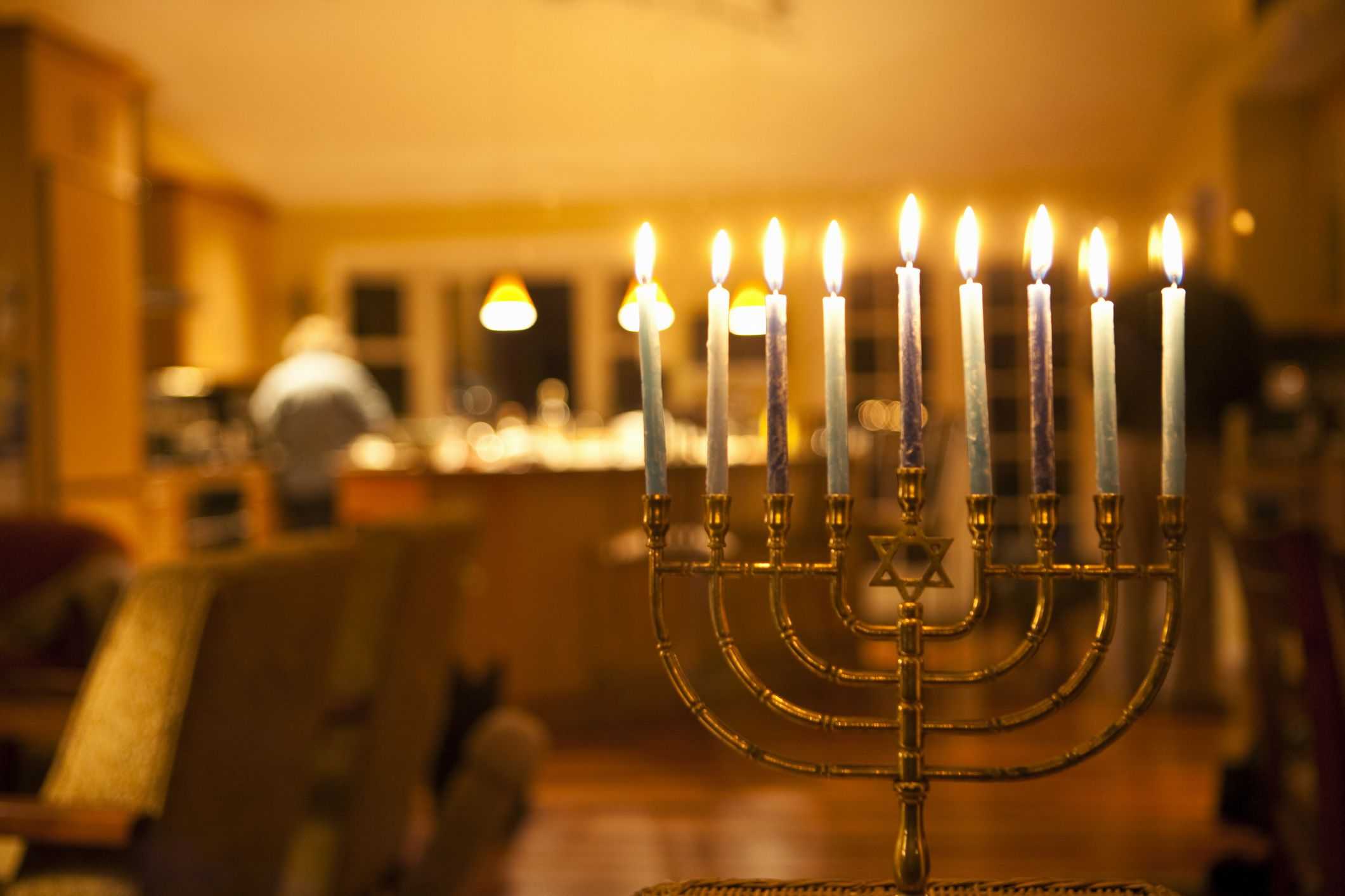 Почему иудейский праздник ханука называют праздником свечей, когда и как отмечается