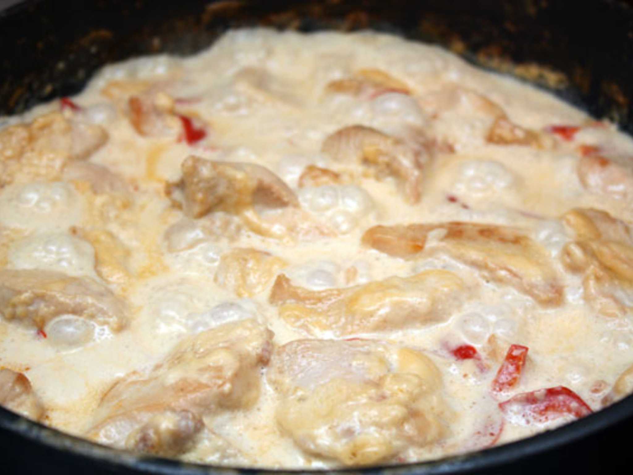 Как приготовить вкусную курицу в сливочном соусе на сковороде по рецепту с фото
