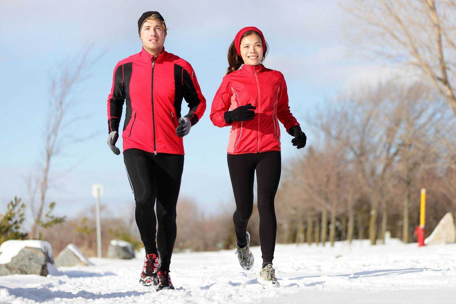 Многослойность, водоотведение и воздухонепроницаемость — три принципа любой зимней тренировки на свежем воздухе Если не будете соблюдать, упражнения могут закончиться для вас очень плохо
