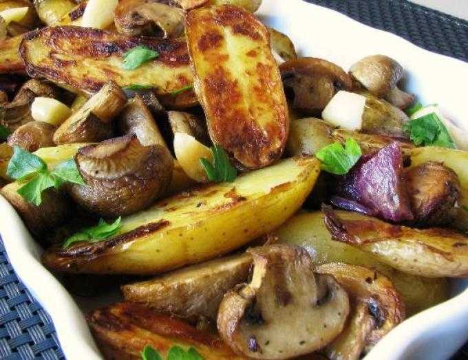 Эти рецепты картошки с грибами в духовке точно станут любимыми для тебя, твоей семьи и гостей А все потому, что сложно найти более универсальное и беспроигрышное блюдо, которое понравится всем