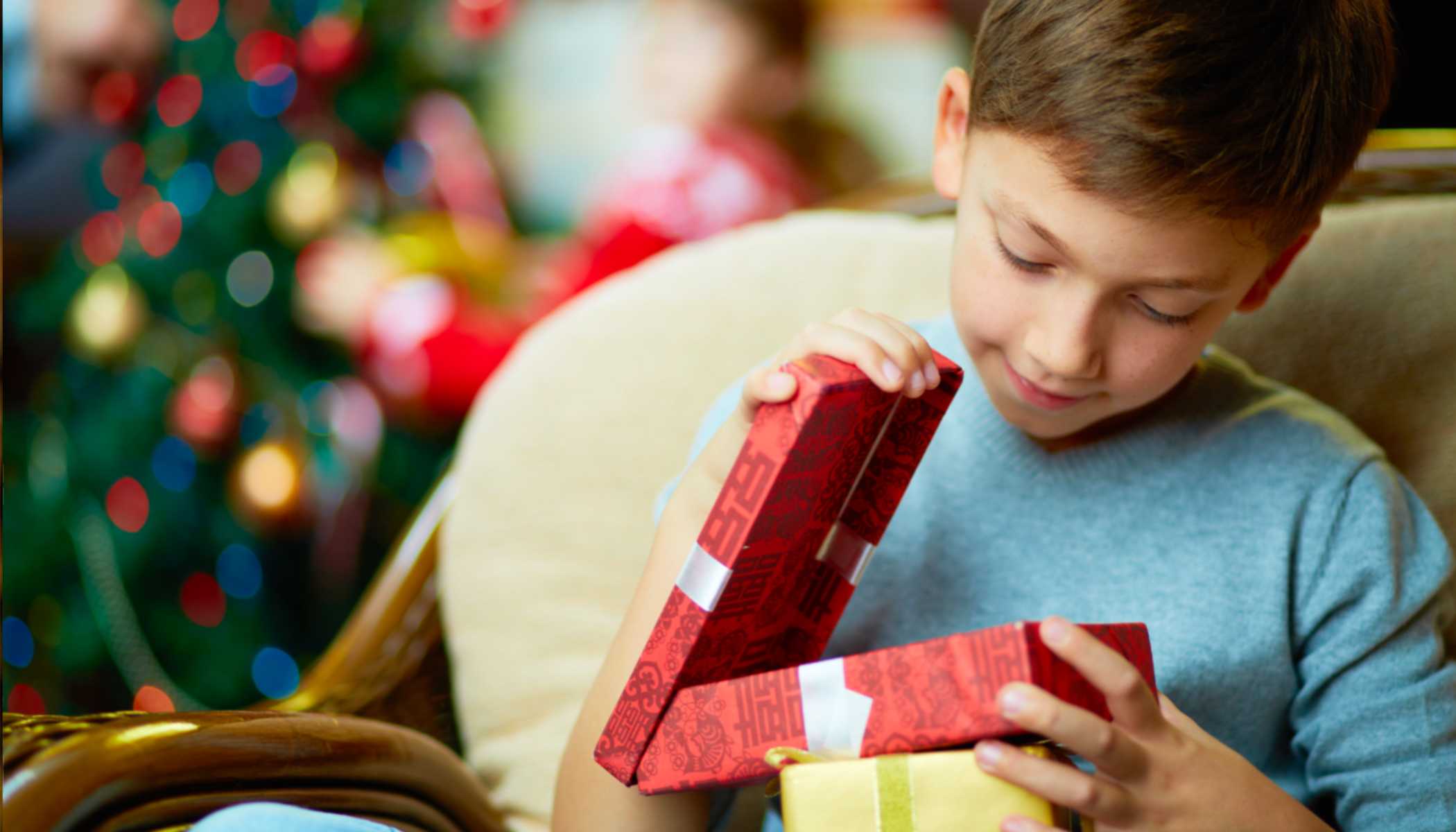 Что подарить мальчику на 10 лет — топ интересных идей подарков