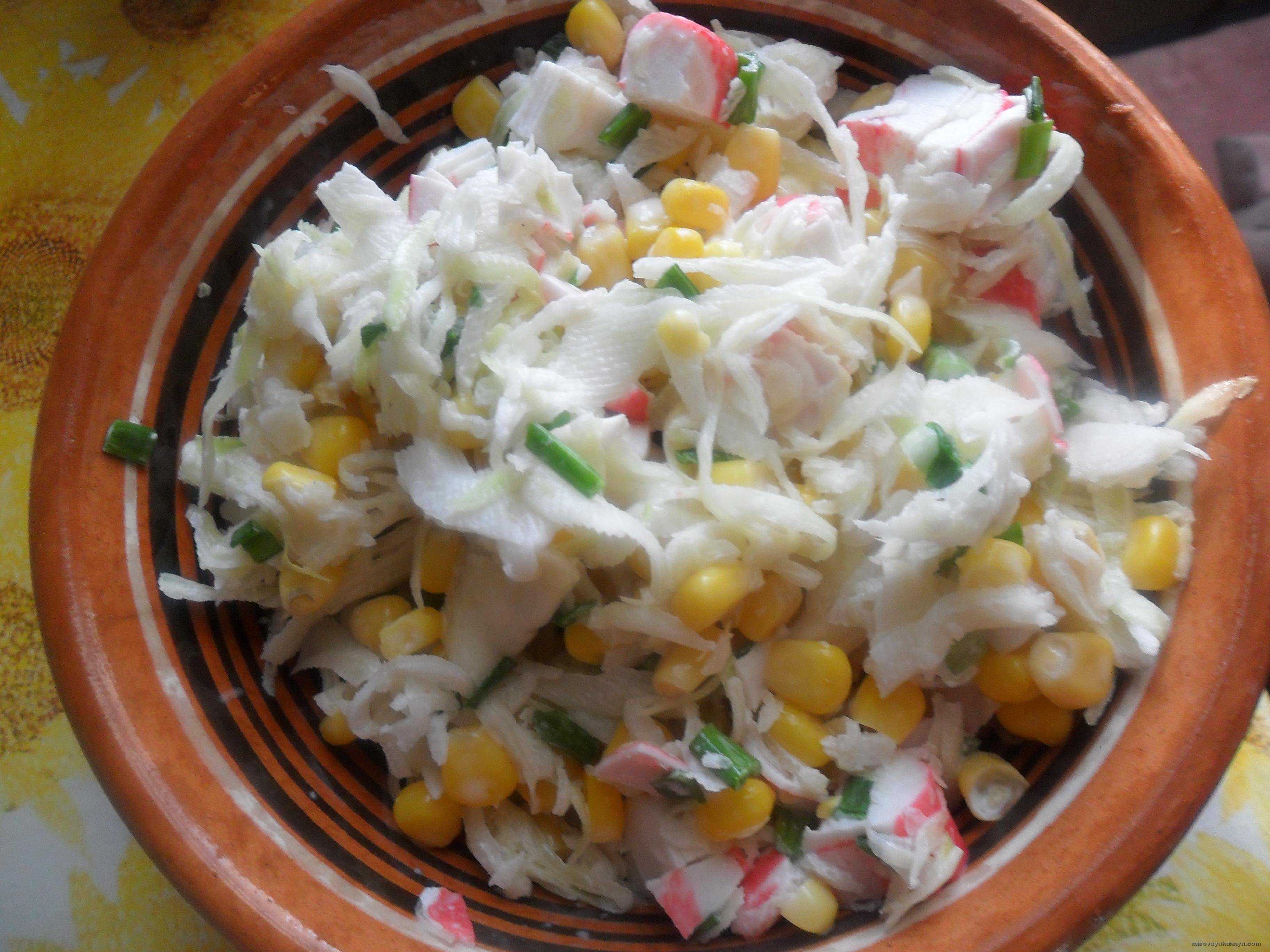 Салат с крабовыми палочками - 8 классических рецептов салата из крабовых палочек с кукурузой
