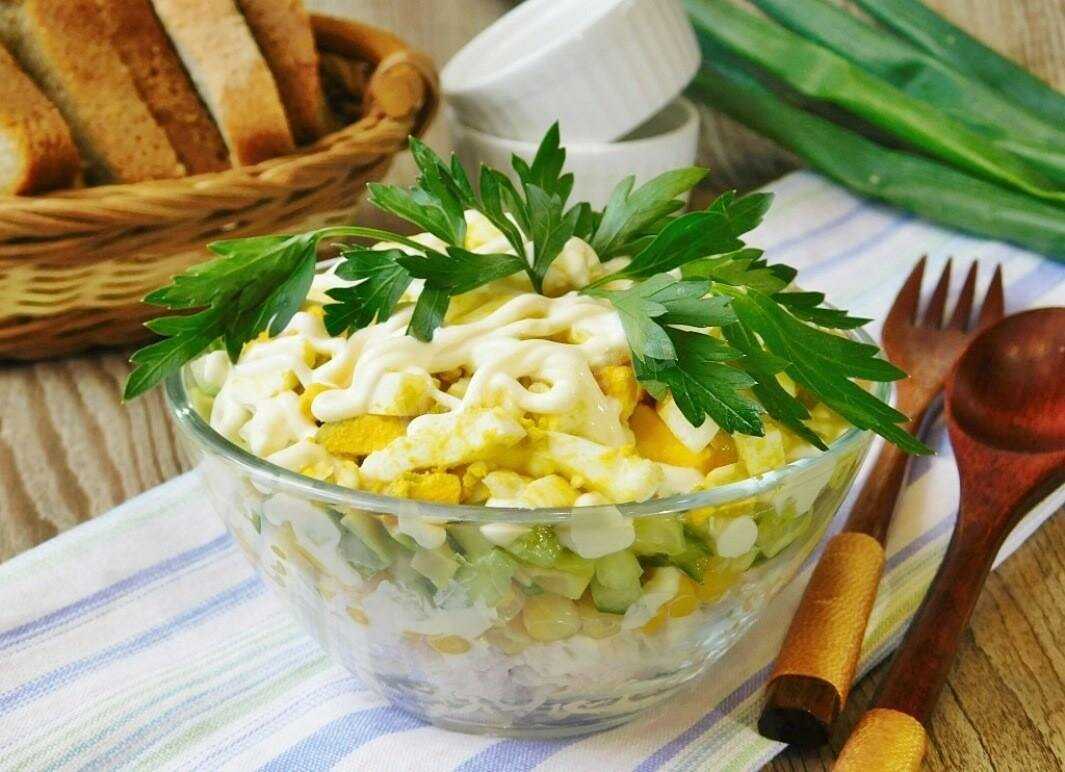 Салат из крабовых палочек с кукурузой классический рецепт с фото пошагово