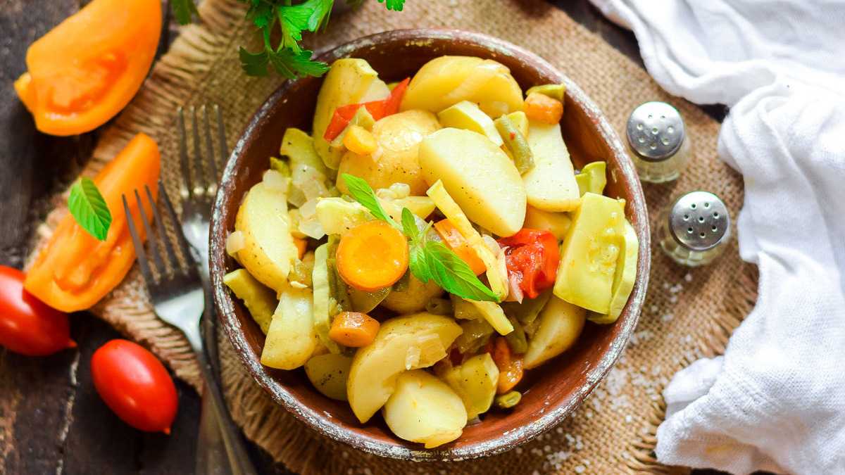 Овощное рагу с кабачками и картошкой