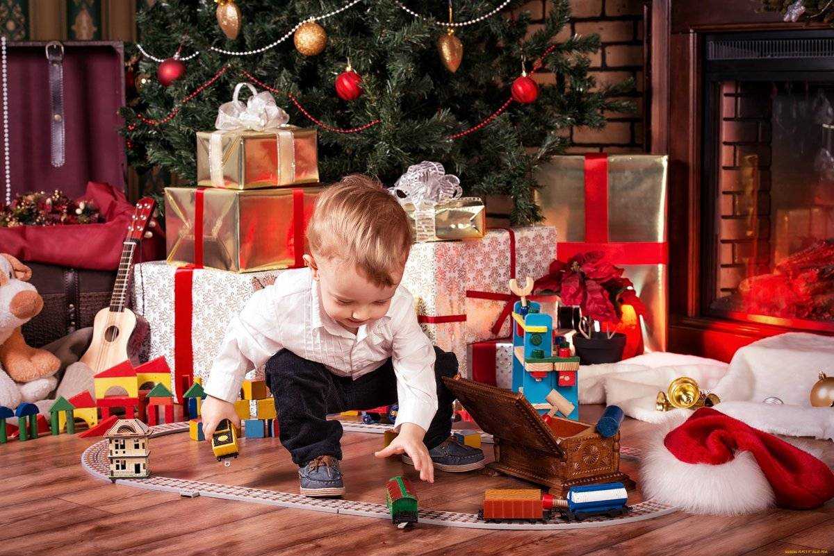 Что подарить мальчику на 5 лет: идеи подарков для игр и развития