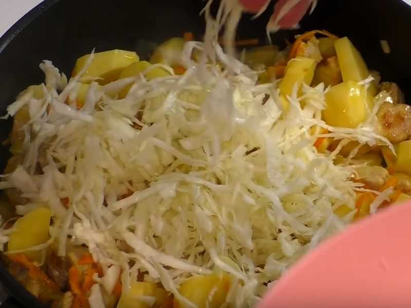 Пошаговый рецепт приготовления тушеной капусты с картошкой