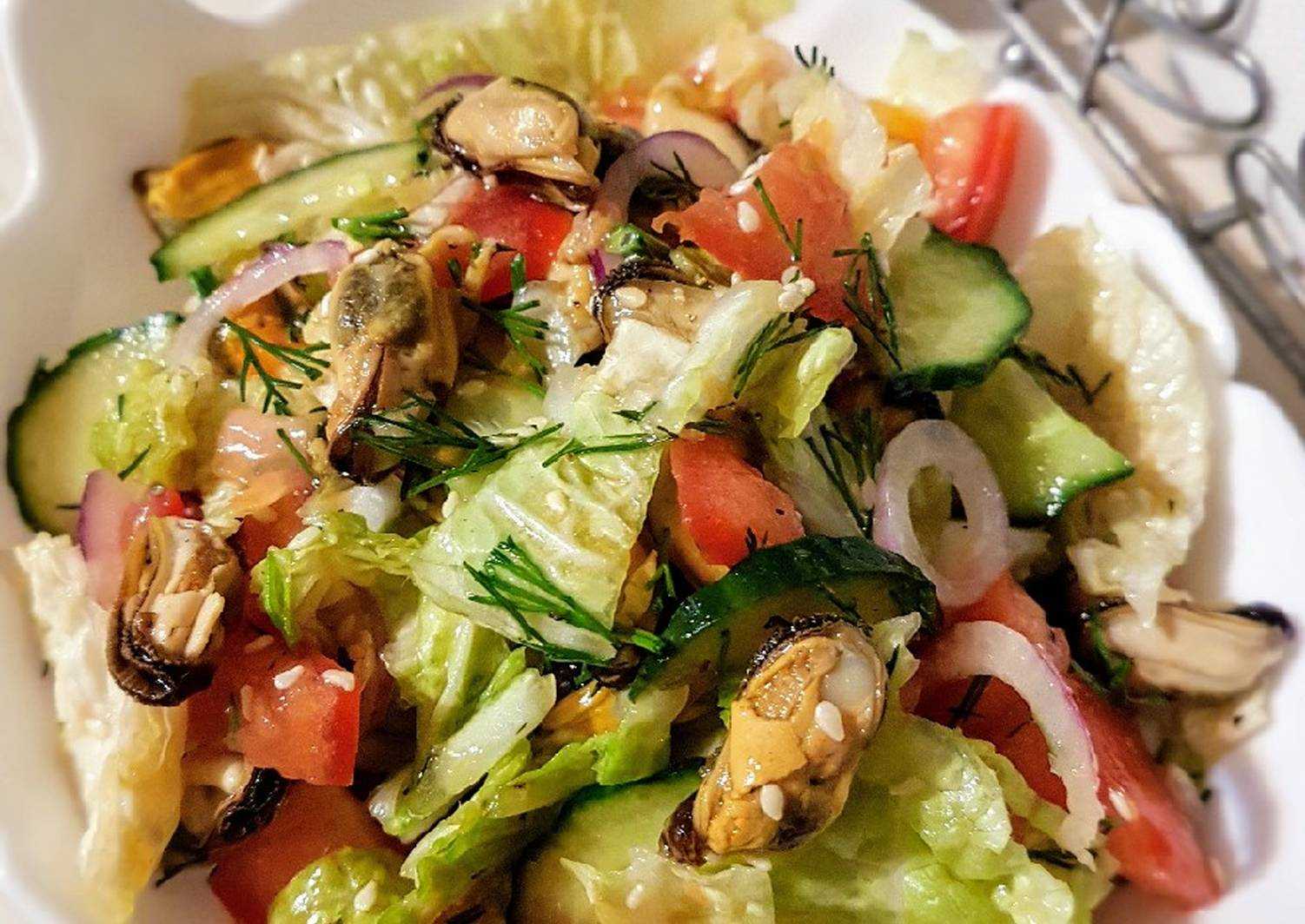 Салат с мидиями: вкусные рецепты без майонеза