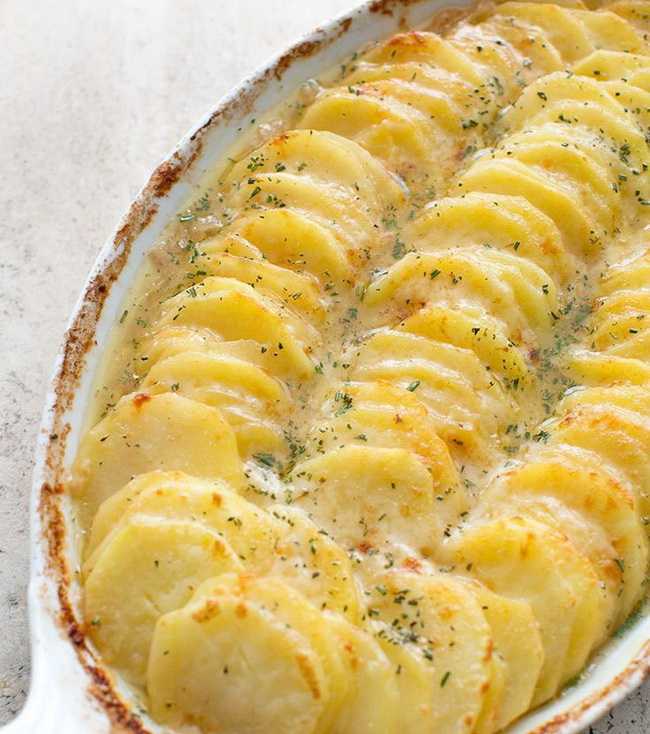 10 самых вкусных рецептов картофеля в духовке