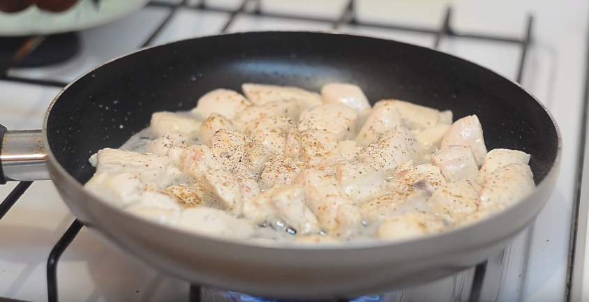 Курица жареная – как правильно и вкусно пожарить курицу на сковороде