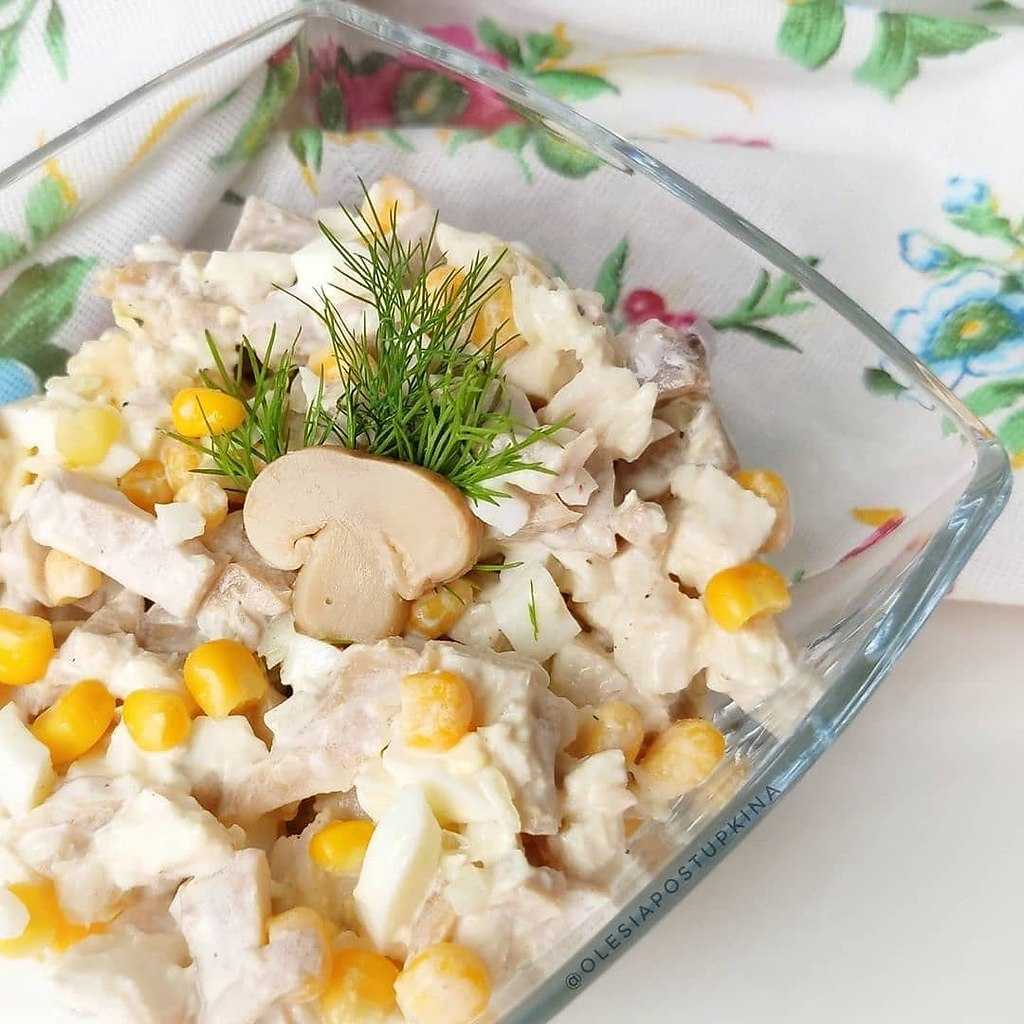 9 простых рецептов салата с курицей и кукурузой 2022: классические пошаговые с фото