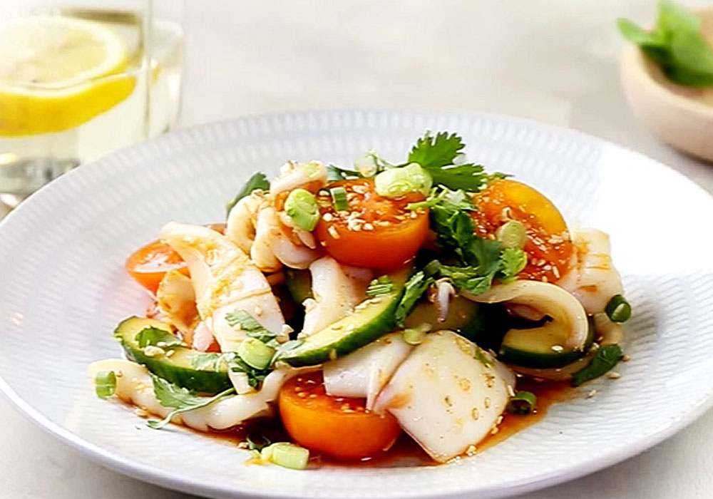 Салат из консервированных кальмаров: 10 рецептов, советы, оформление