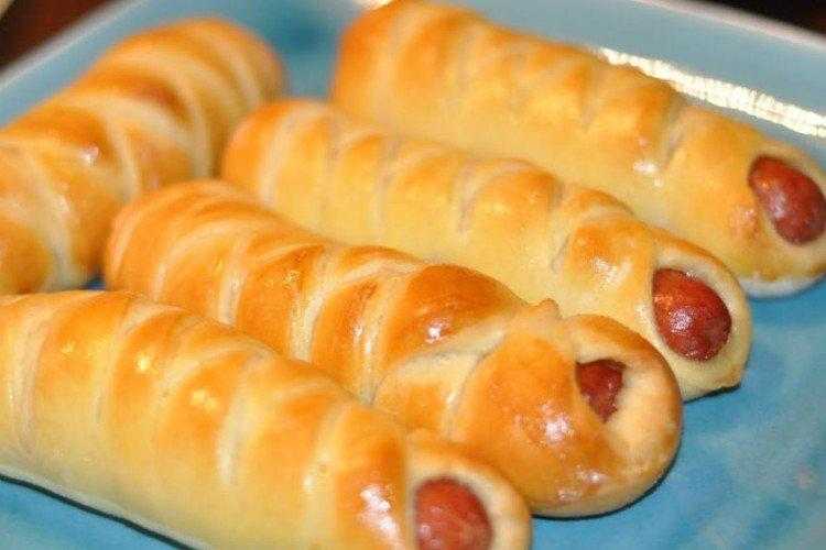 Сосиски в тесте из дрожжевого теста в духовке - вкусные рецепты приготовления