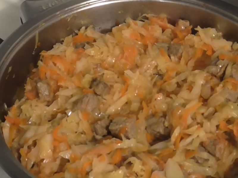Тушеная капуста с картошкой – лидер среди диетических блюд по сбалансированности полезных для питания компонентов: рецепт с фото