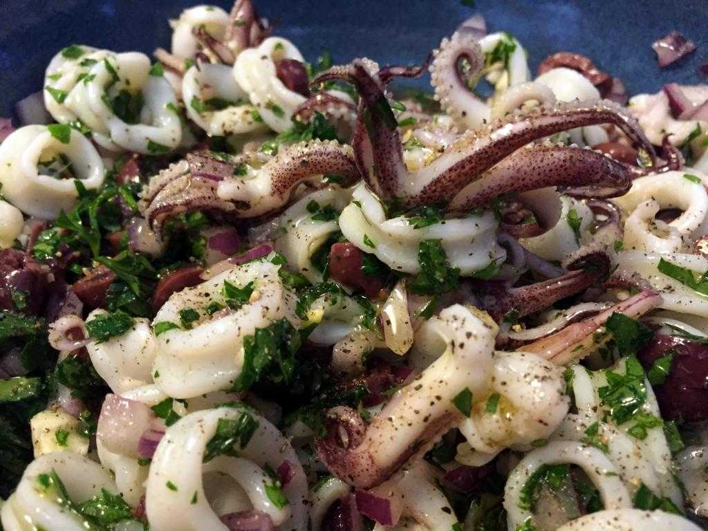 Как приготовить кальмары – 13 оригинальных салатов