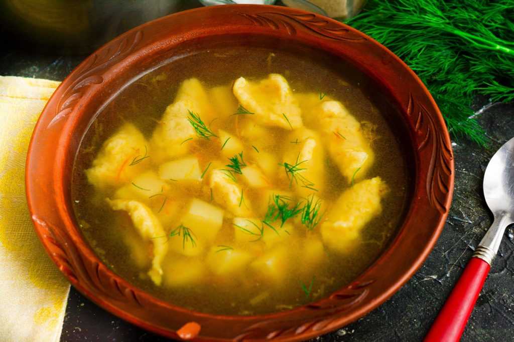 Суп с клецками на курином бульоне - 8 рецептов (пошагово)