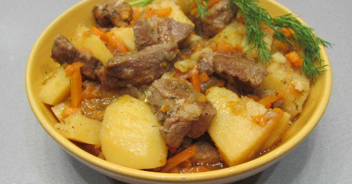 Самый простой и вкусный рецепт жареной картошки с мясом и луком 2022: пошаговый с фото