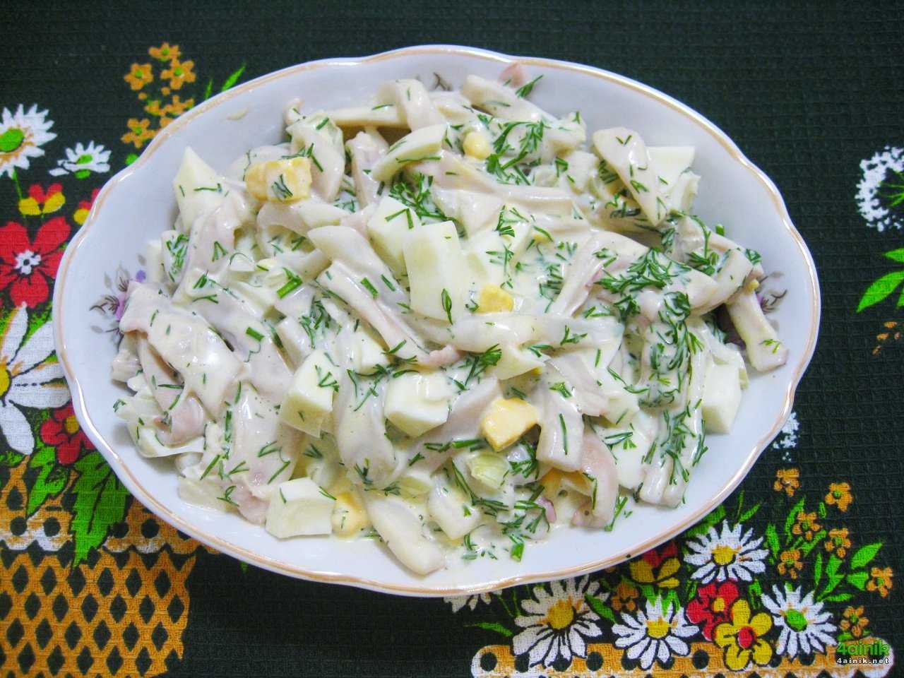 Самый вкусный салат с кальмарами: 8 простых рецептов салата