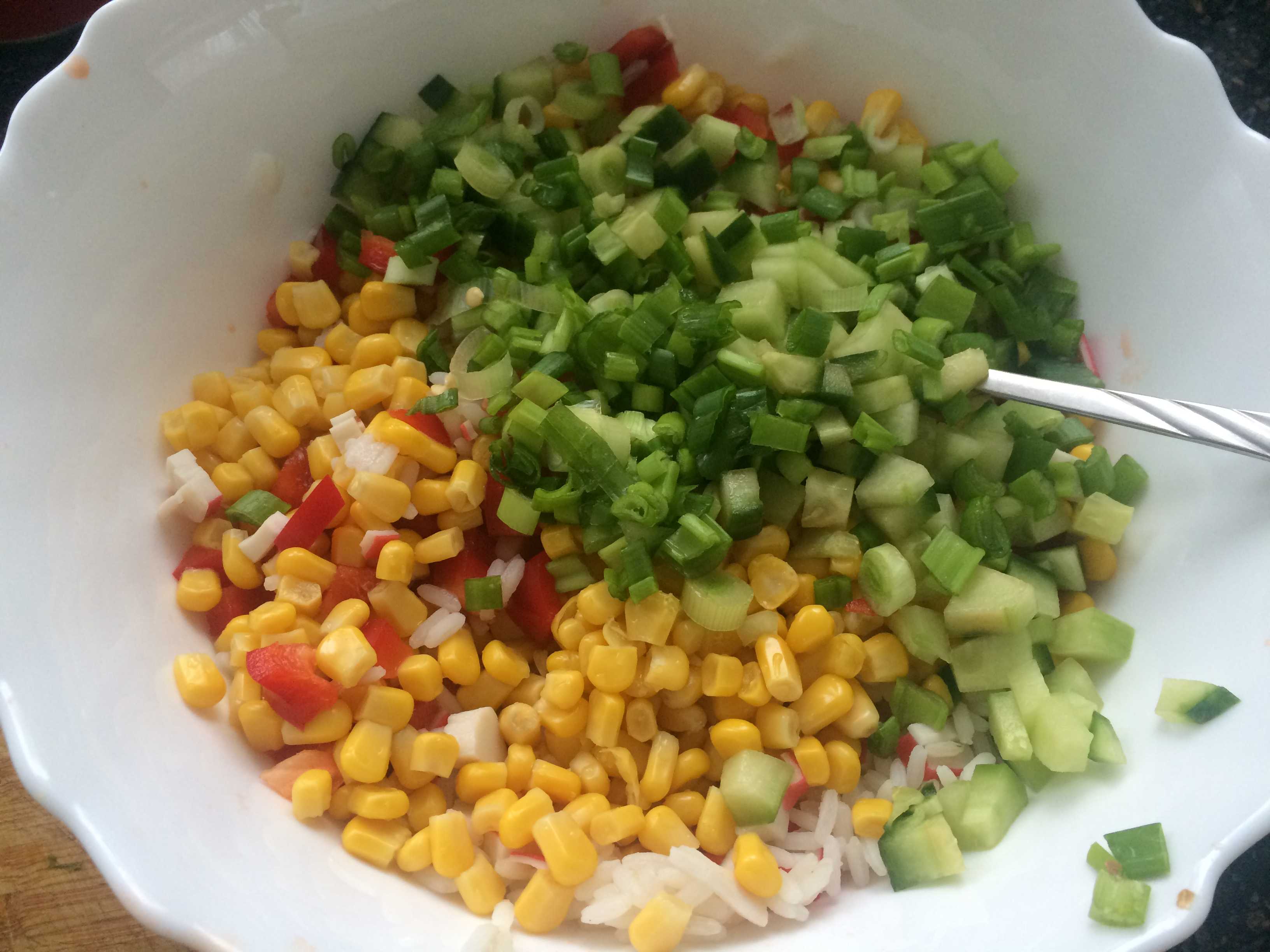 Салат с крабовыми палочками: 15 очень вкусных и простых рецептов