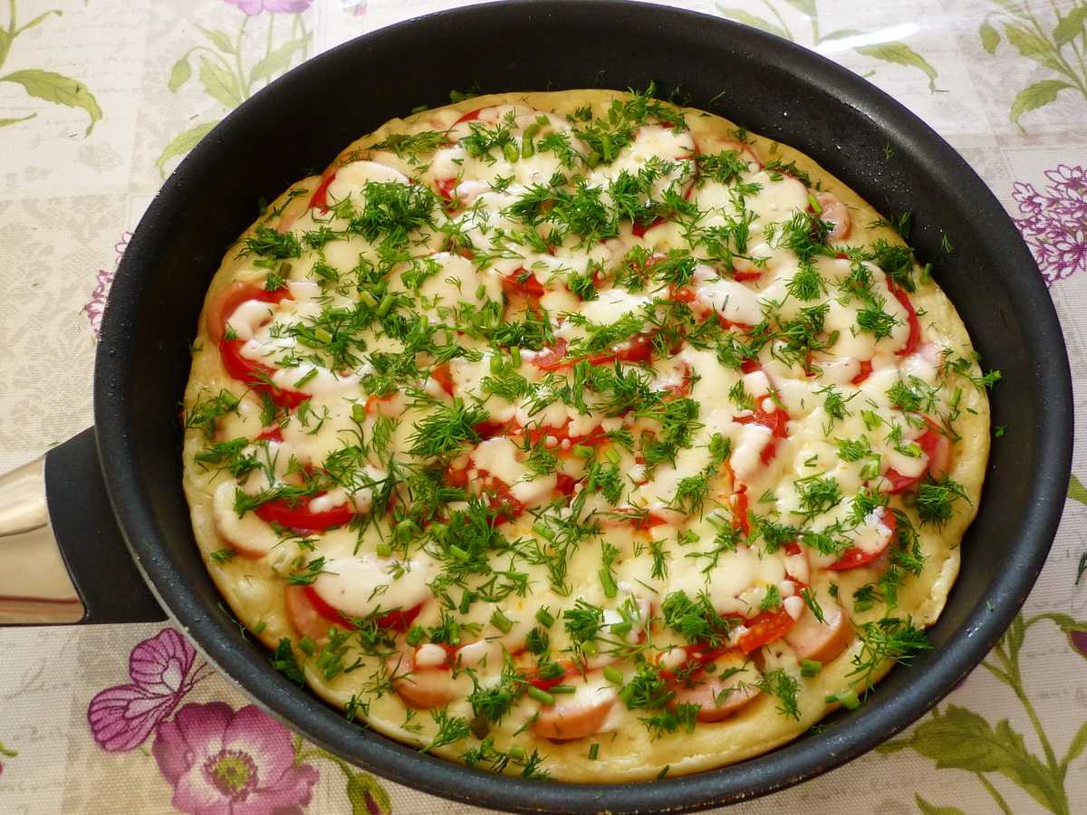 Быстрая пицца на сковороде за 10 минут — пошаговый рецепт с вкусным тестом и начинкой