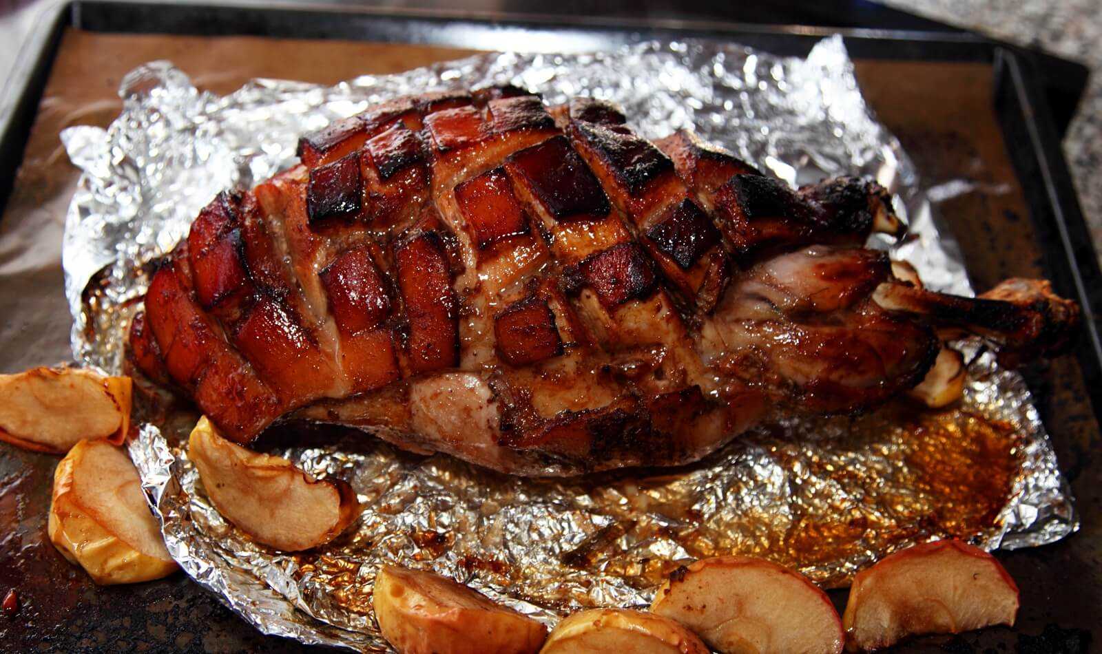 Свиной окорок в духовке – 7 рецептов приготовления вкусного и сочного мяса