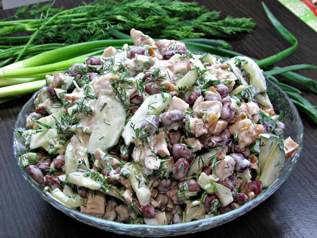 Салат с консервированной фасолью – простые и очень вкусные рецепты