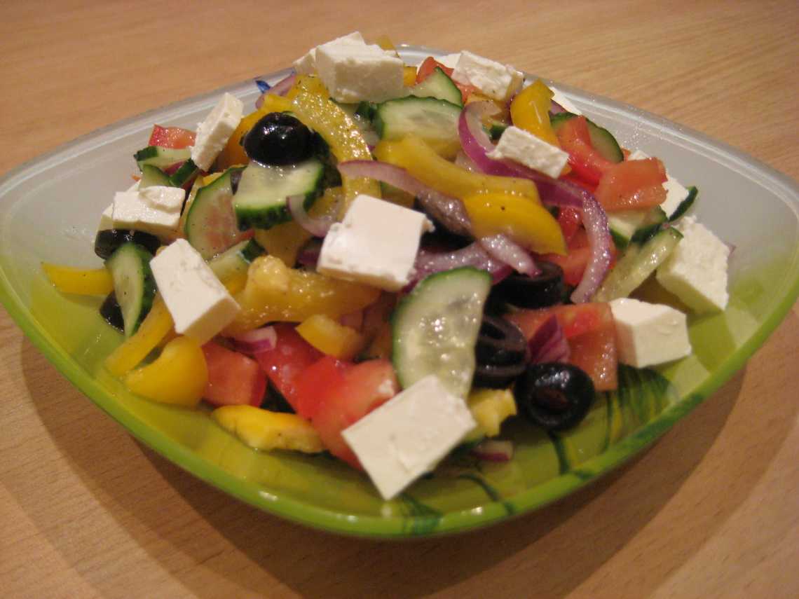 Классический греческий салат – 9 простых рецептов, описанных пошагово, с фото