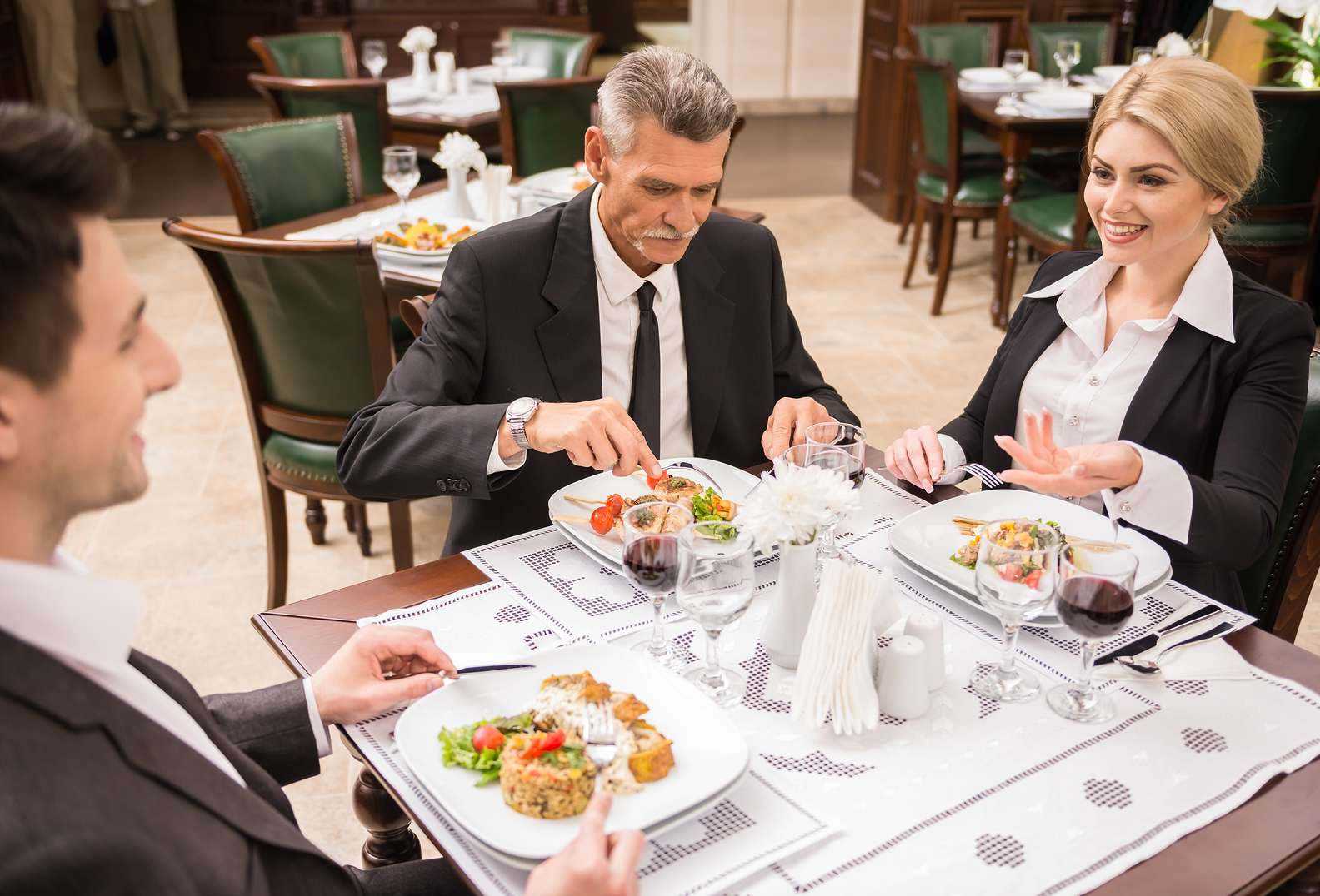 Ресторанный этикет - как правильно вести себя в ресторане
ресторанный этикет - как правильно вести себя в ресторане