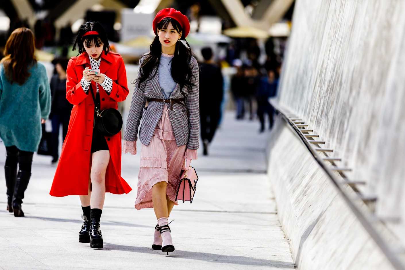 Южный одеваться. Корейские Street stail. Уличная мода в Японии 2023. Мода Южной Кореи 2023. Стритстайл Сеула 2022.