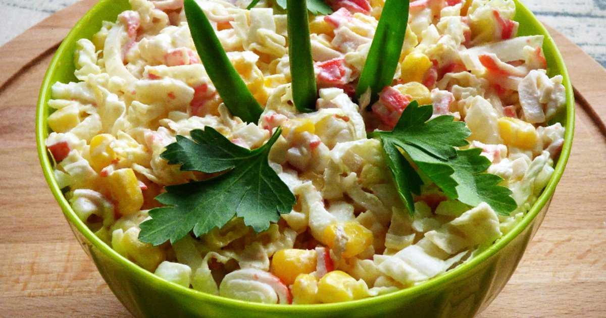 Салат с крабовыми палочками и кукурузой - 10 рецептов с пошаговыми фото