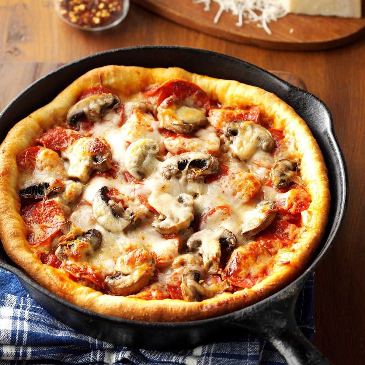 Пицца на сковороде за 10 минут: 6 пошаговых рецептов
