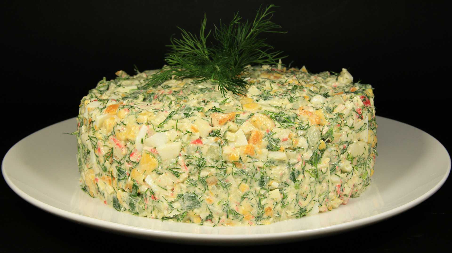 Крабовый салат с огурцом и кукурузой - 5 классических рецептов