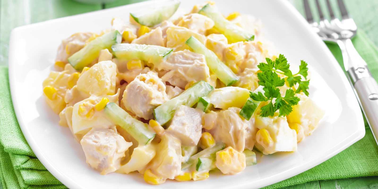 Салаты с курицей и ананасами – простые и очень вкусные рецепты