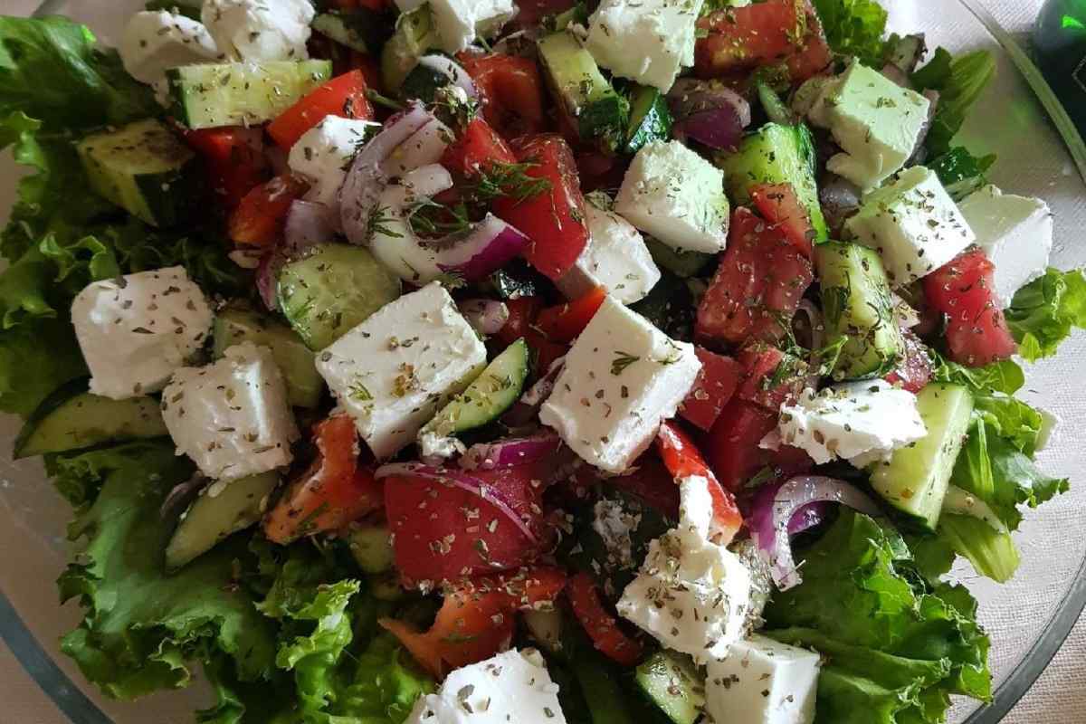 Греческий салат с фетаксой: классический рецепт