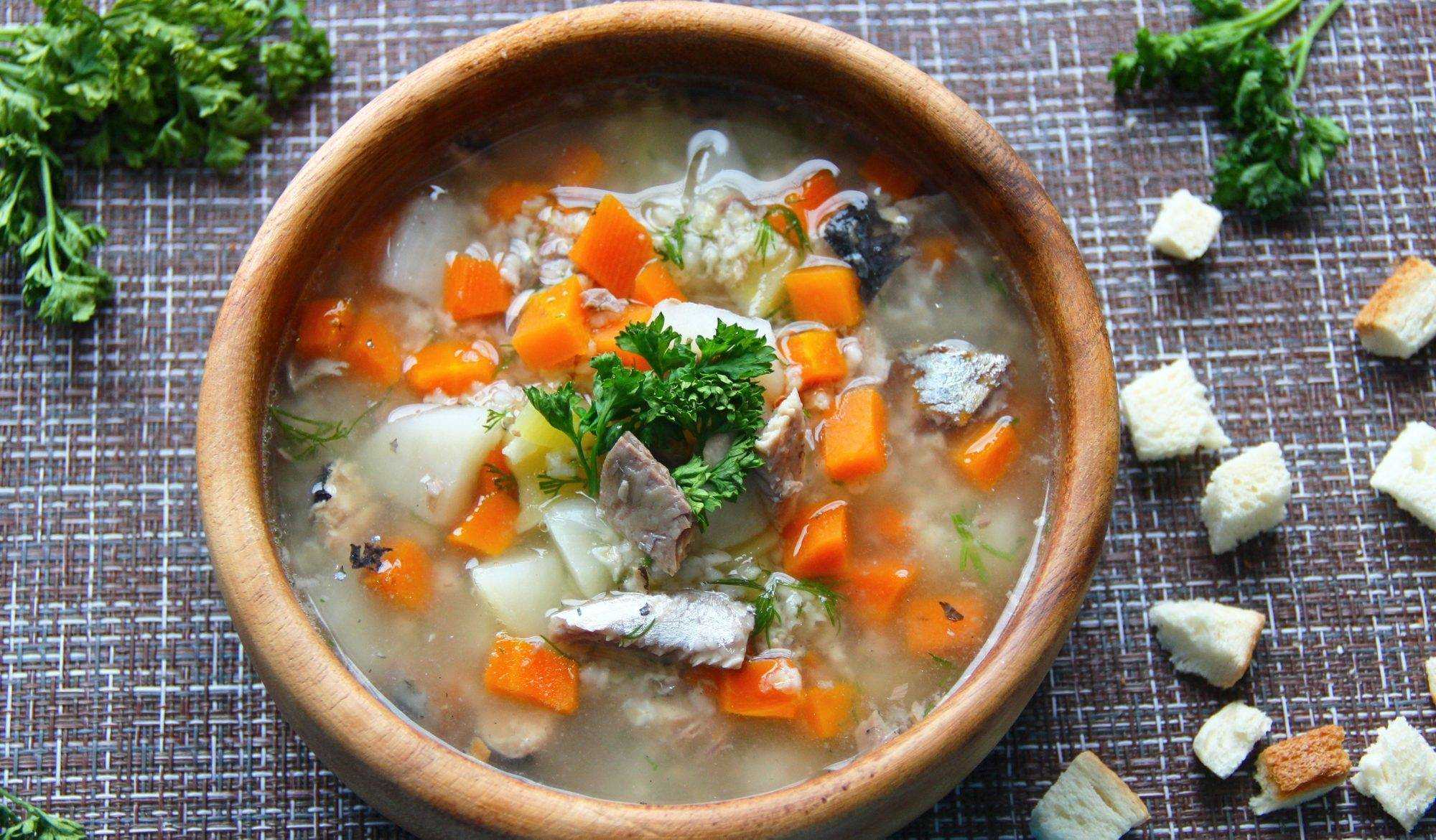 Рыбный суп из консервов: 14 простых и вкусных варианта
