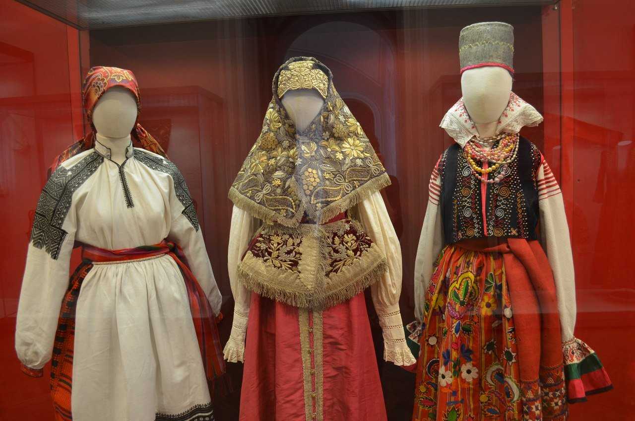 Национальная русская одежда для мужчин и женщин